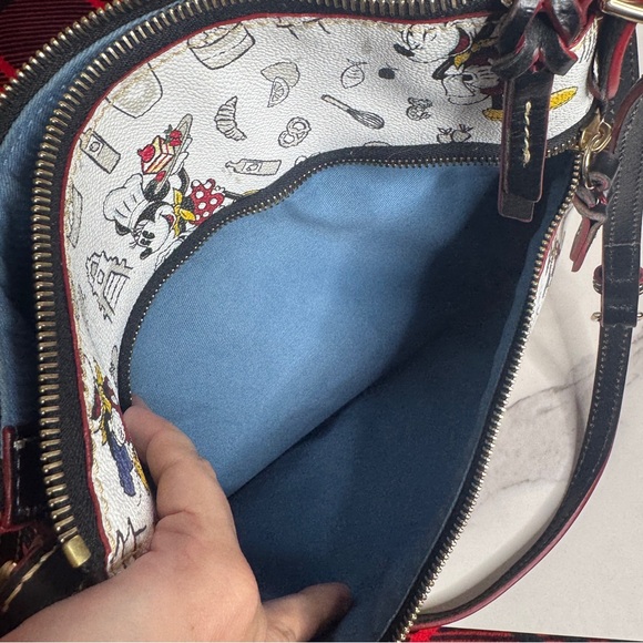 Dooney & Bourke Shoulder Bag Disney 2018 Epcot Food & Wine Festival - Picture 10 of 11